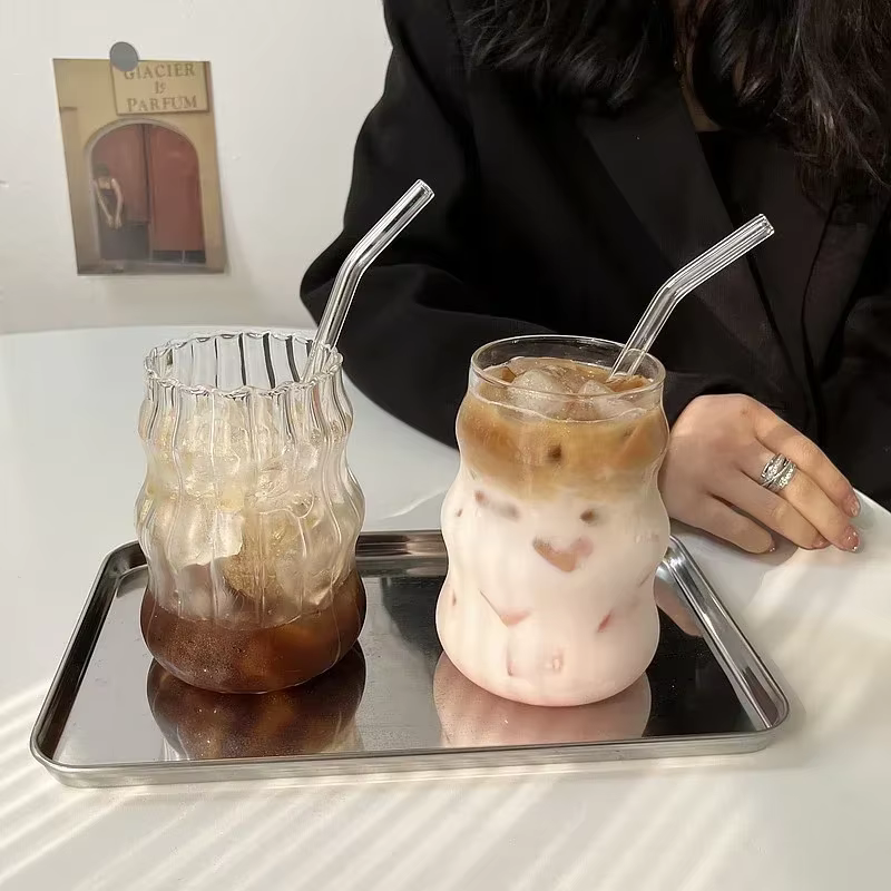 Verre transparent pour thé à bulles avec pailles