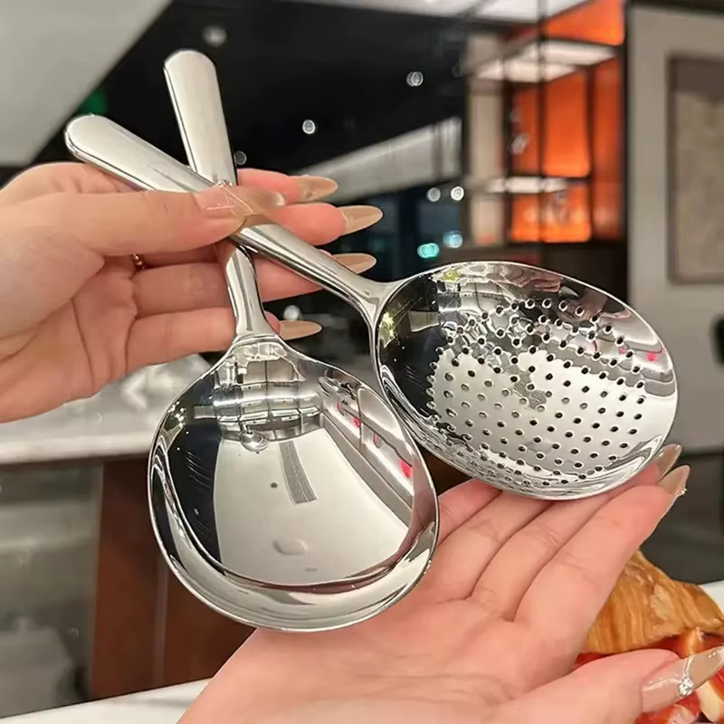 Louche en acier inoxydable pour servir la soupe