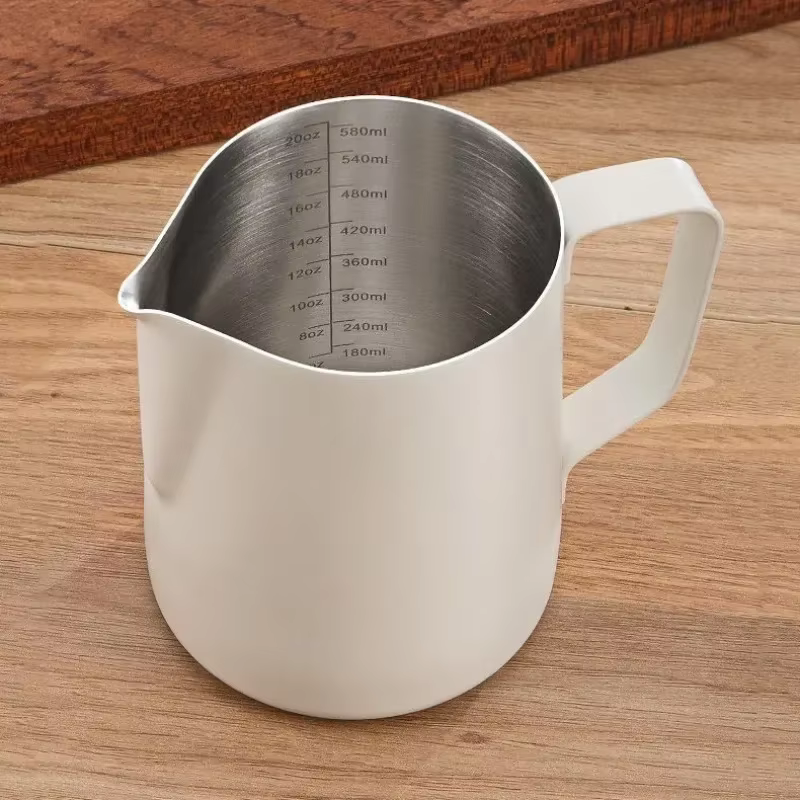 Pichet à mousse de café et de lait
