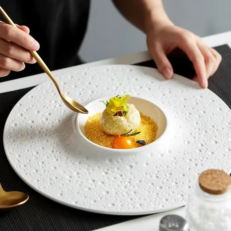 Assiette alimentaire occidentale créative blanche