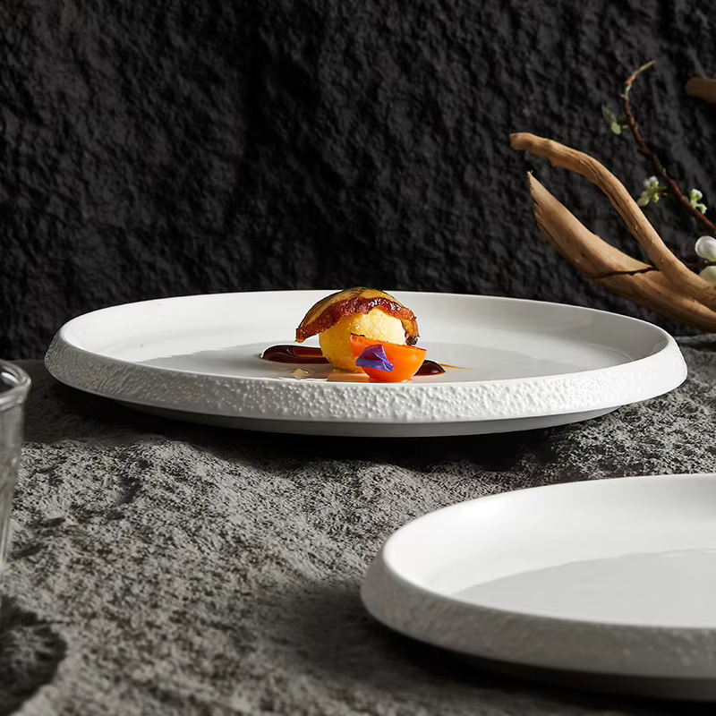 Assiette occidentale à steak de cuisine artistique en porcelaine blanche