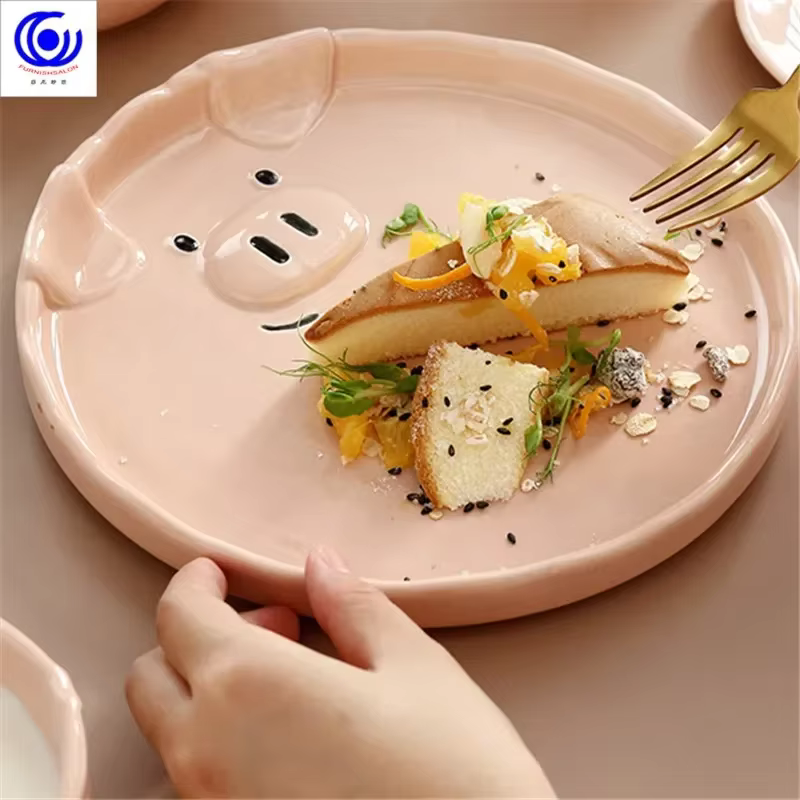 Ensemble de plats mignons en céramique