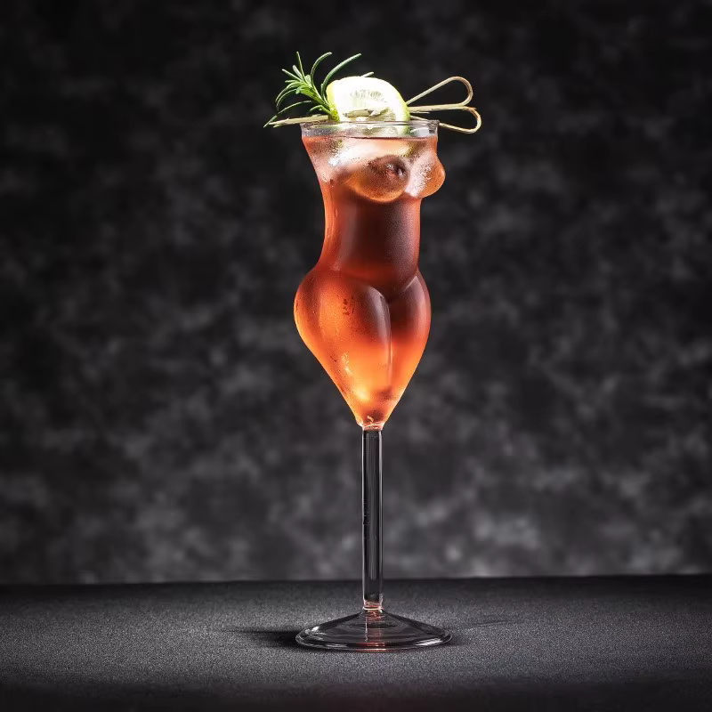 Verre à cocktail créatif en forme de corps