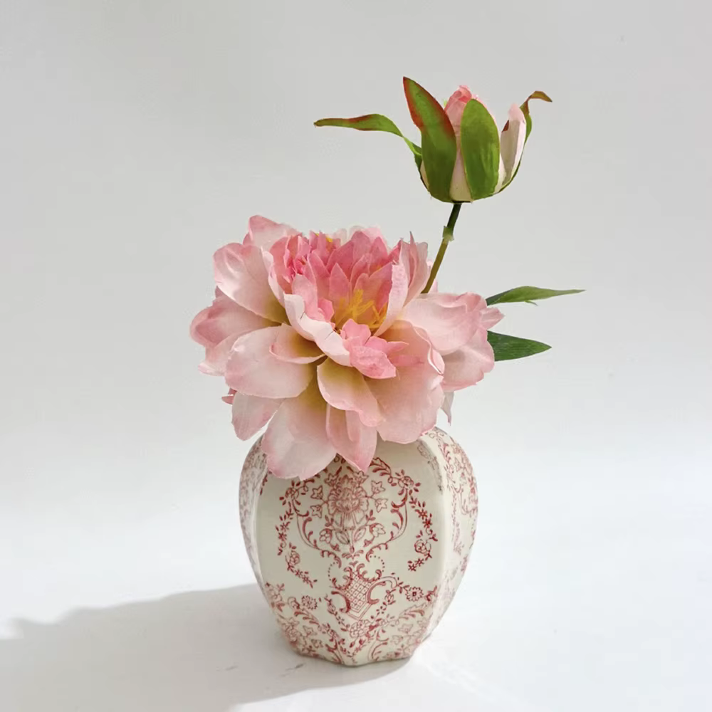 Vase en porcelaine rouge et blanc