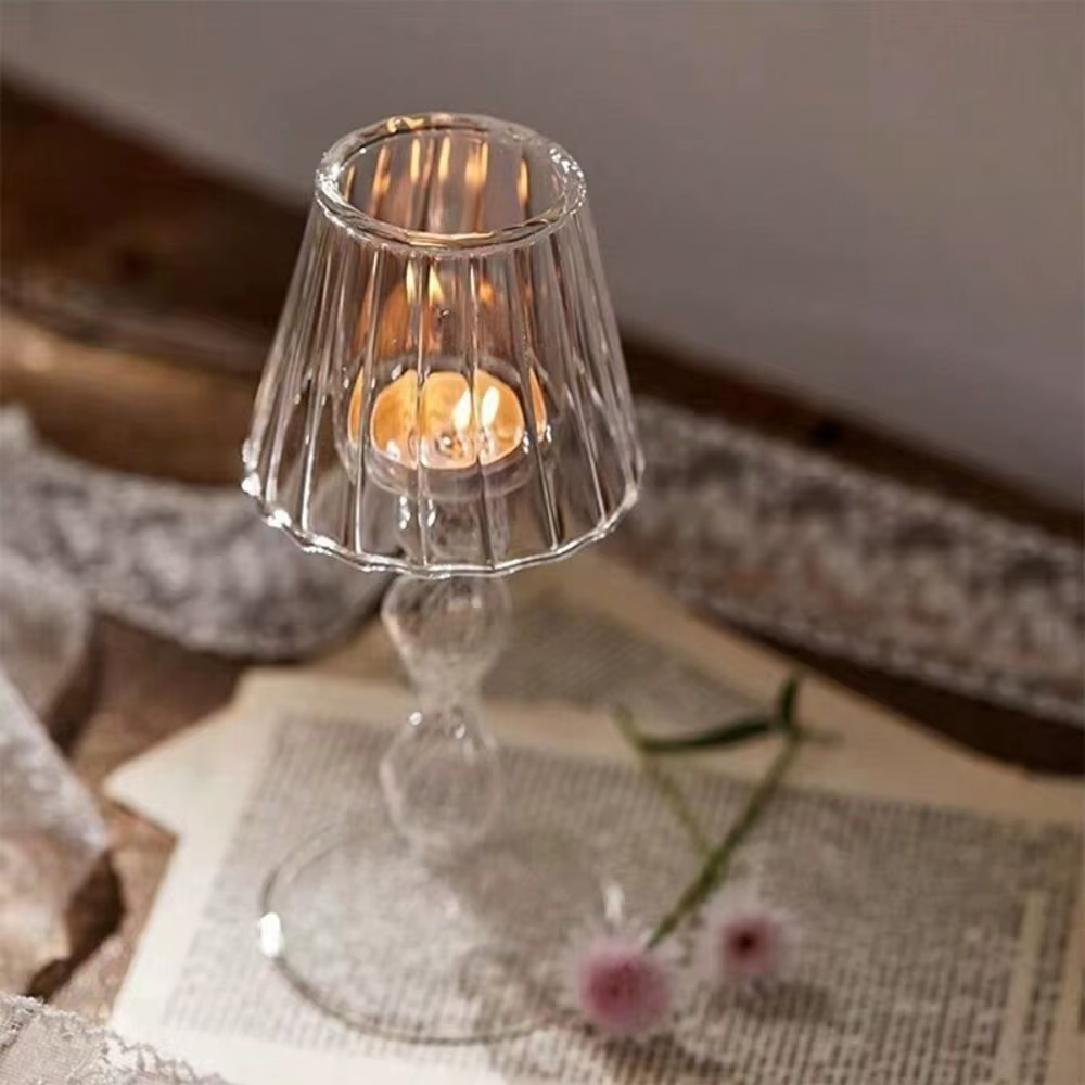 Chandelier rayé en verre à pieds hauts