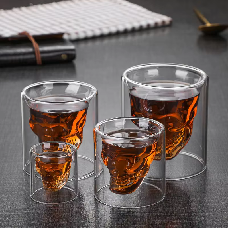Verre de barre créatif tête de mort