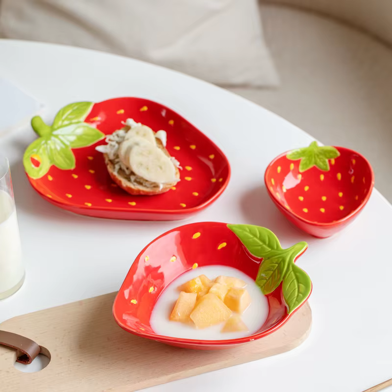 Bol à salade en céramique en forme de fraise