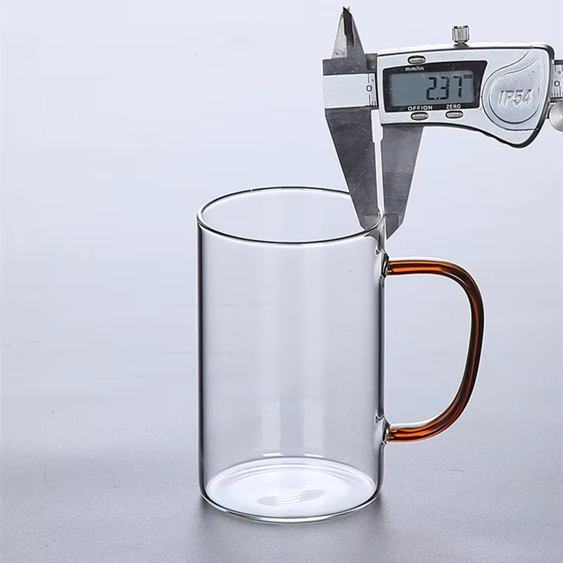 Tasse en verre transparente pour le petit déjeuner