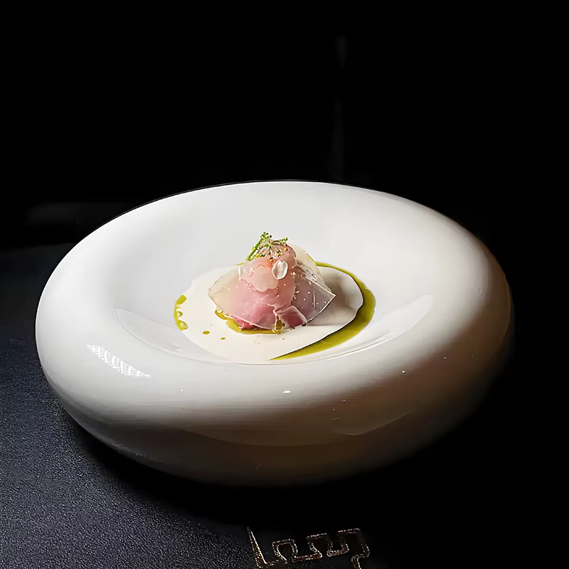 Assiettes en céramique blanche