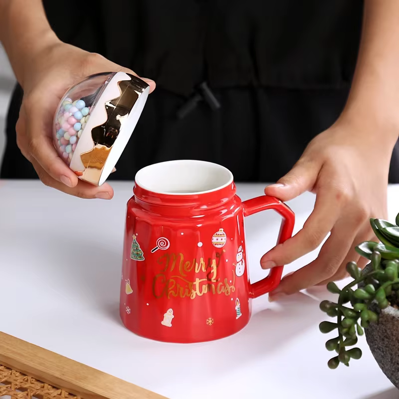 Tasses de noël avec couvercle et cuillère du père noël