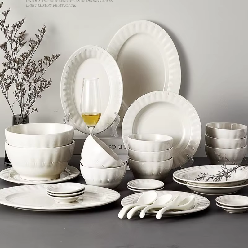 Service de vaisselle minimaliste en porcelaine