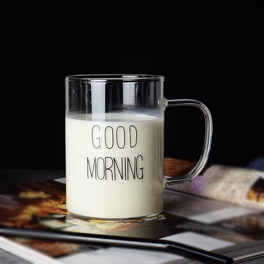 Tasse en verre du bonjour