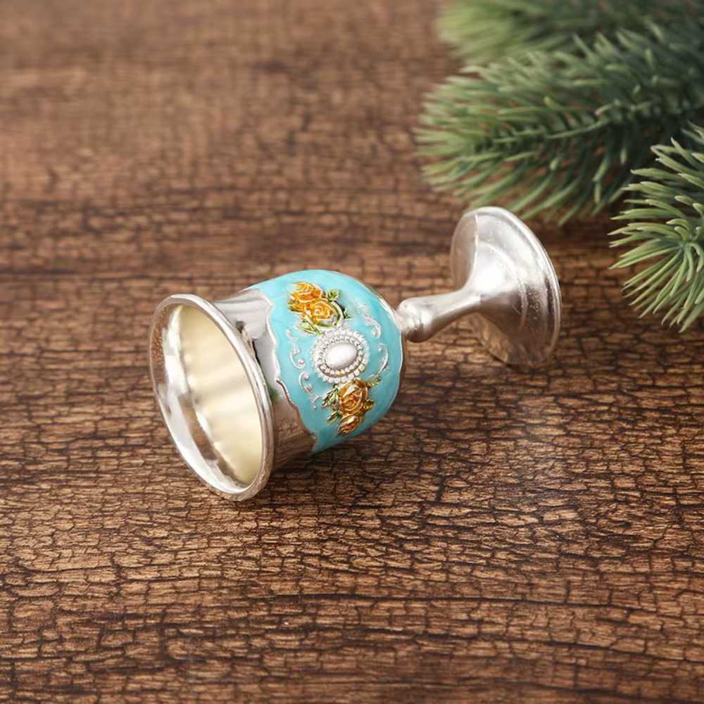 Verres à vin vintage dorés