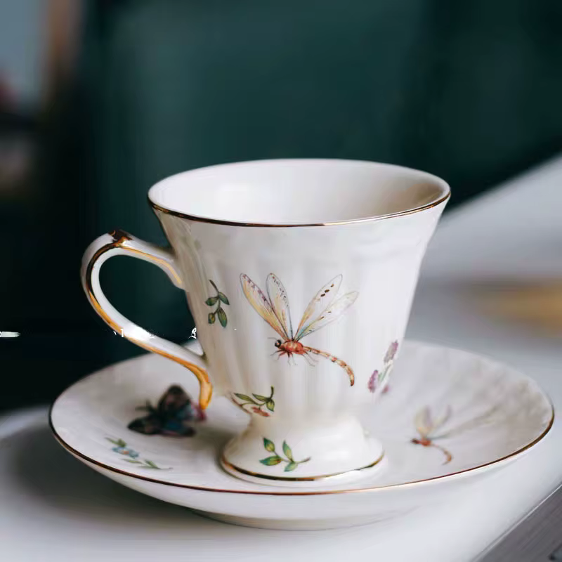Ensemble tasse à café et plat en céramique