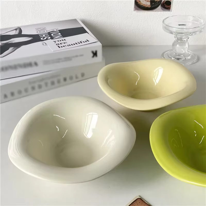 Bol à salade ondulé en céramique créative