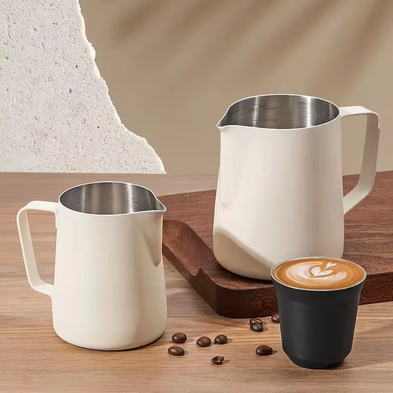 Pichet à mousse de café et de lait