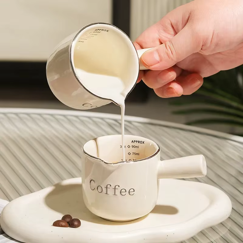 Petite tasse à lait en céramique pour café expresso