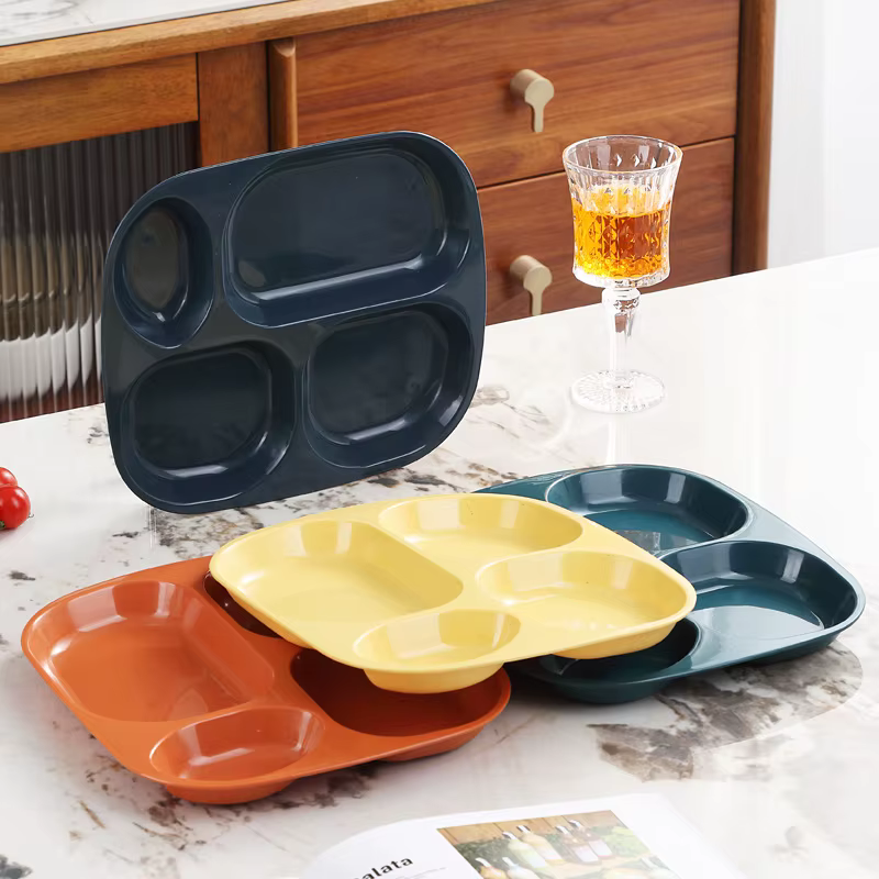 Assiette individuelle en plastique à 4 compartiments
