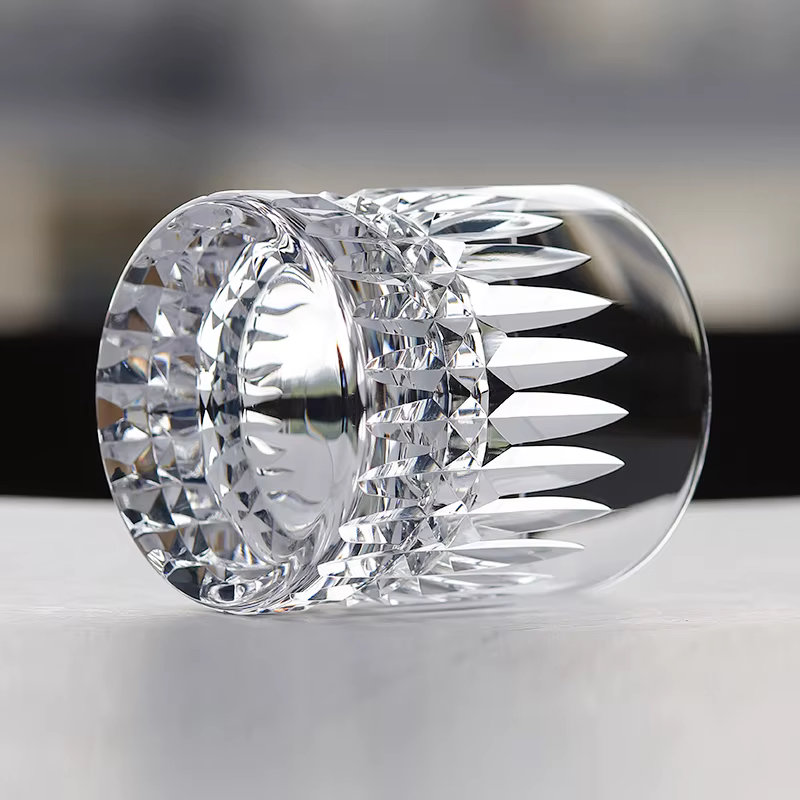 Verre coupé à la main pour clair