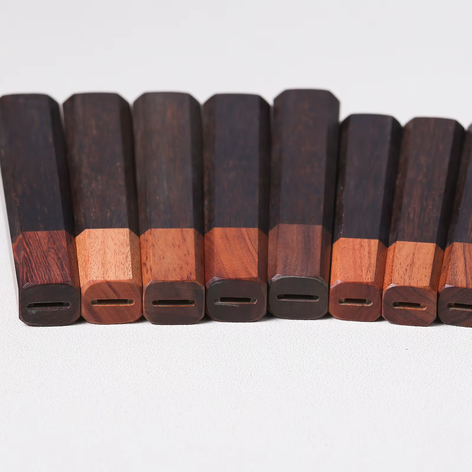 Couteau de cuisine de style japonais avec manche ergonomique naturel antidérapant pour couteaux de chef