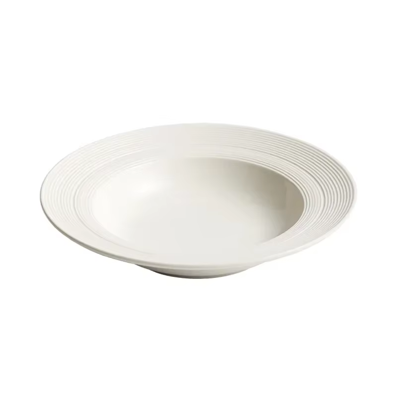 Assiette occidentale en céramique blanche