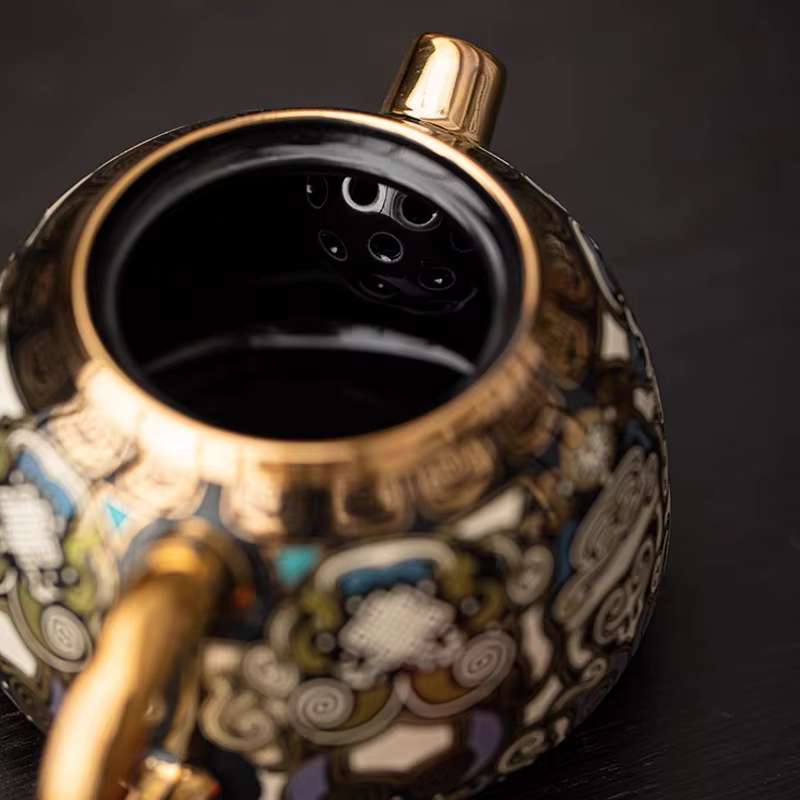 Un théière en céramique chinoise haut de gamme et rétro