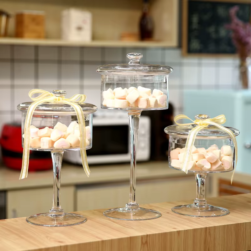 Bocal de stockage de bonbons à pied haut recouvert de verre de style européen