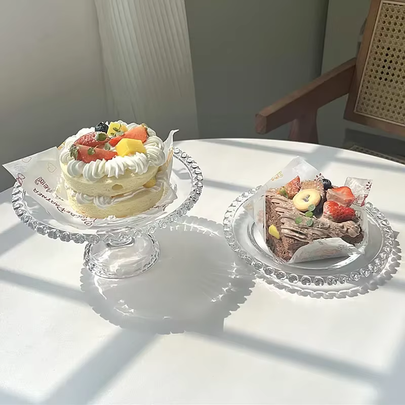 Assiette en verre de fruits d'amour en forme de coeur rétro