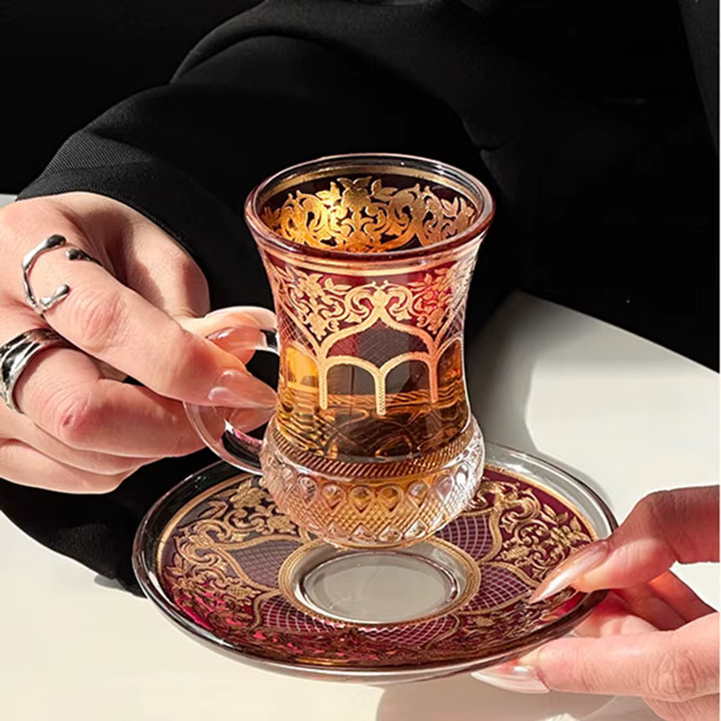 Ensemble de 2 tasses à thé turques en verre avec assiettes
