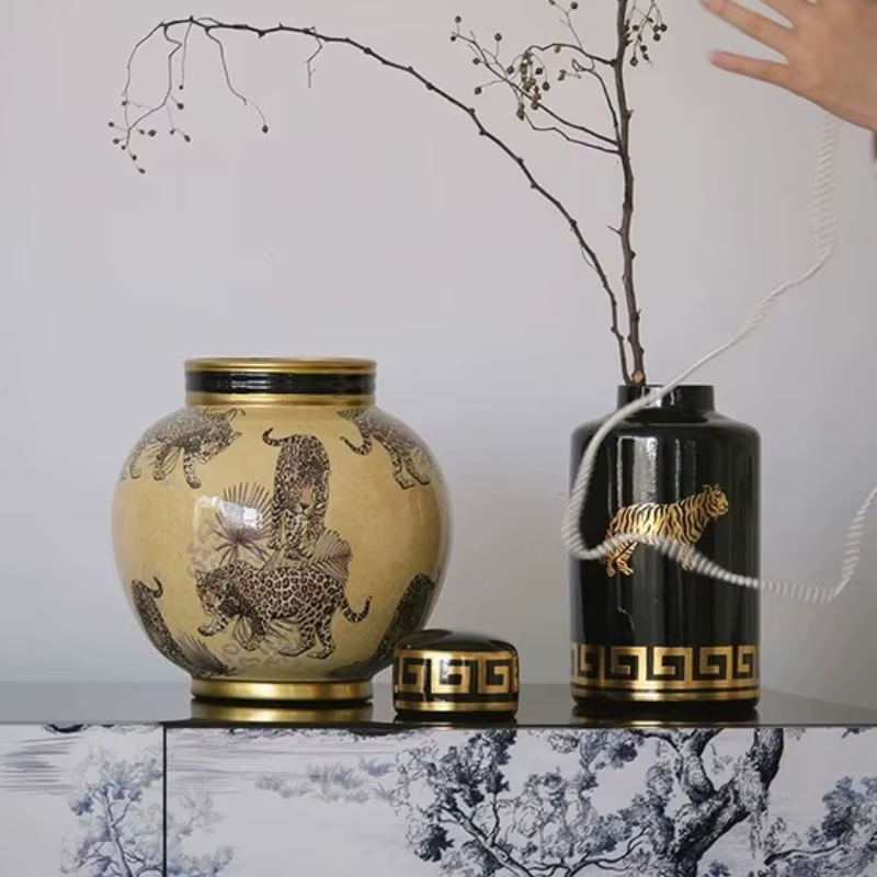 Vases en céramique, rangement moderne