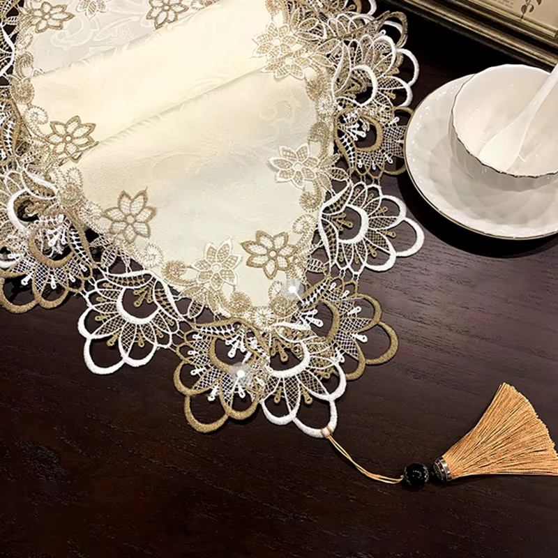 Chemin de Table rétro en dentelle