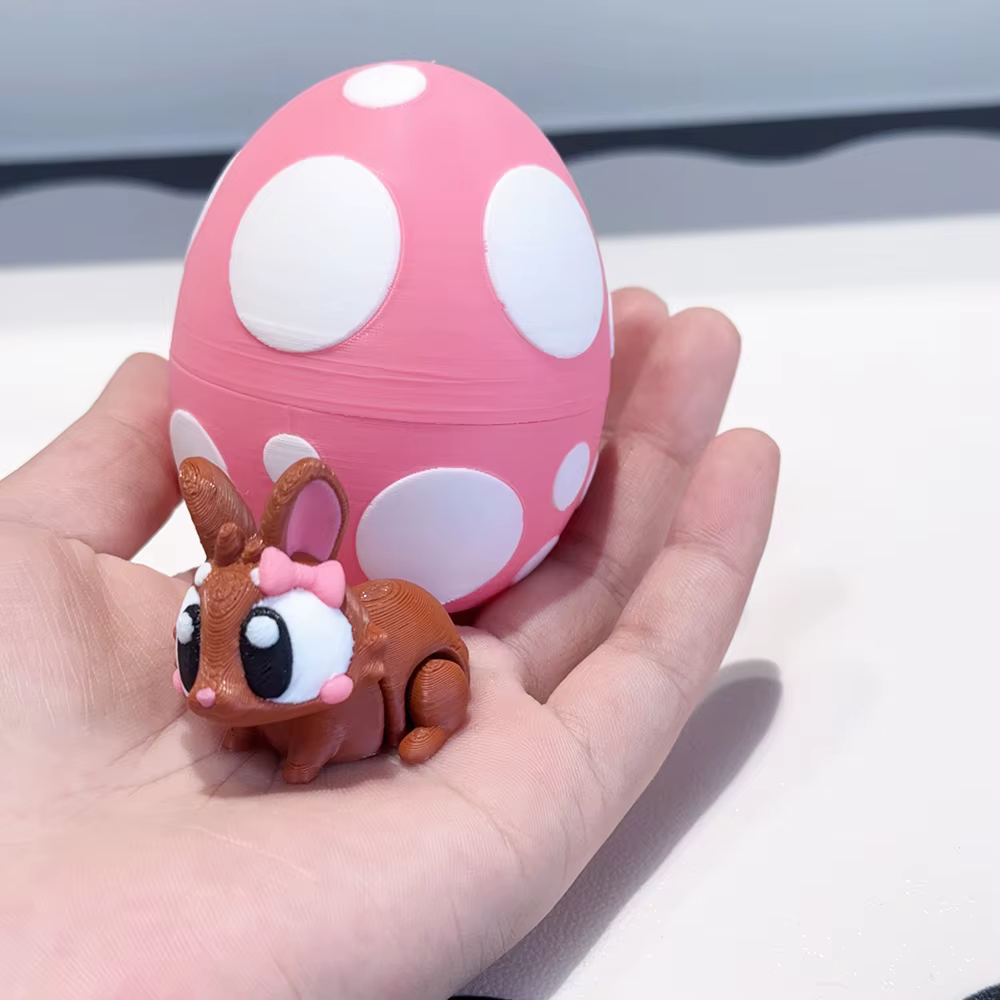 Modèle d'œuf de lapin et de lapin coloré