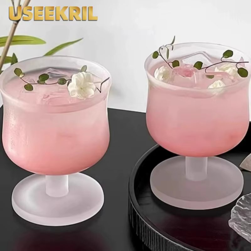 Coupe en verre à pied court conviviale ré à la taille