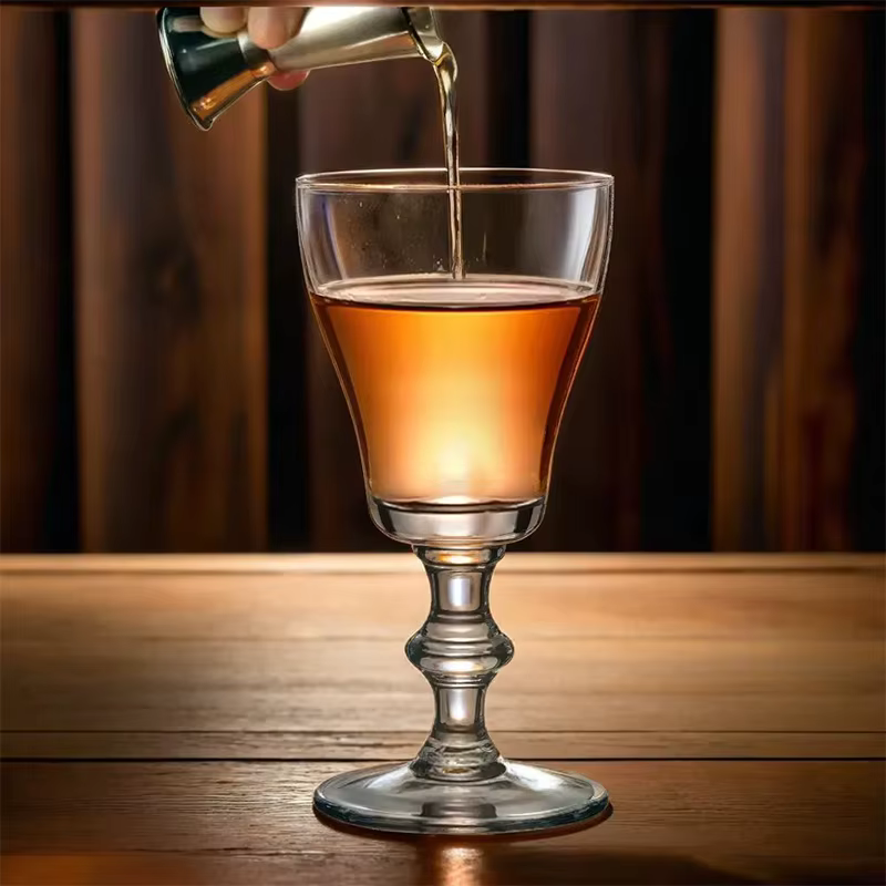 Coupe de verre à vin irlandais mince
