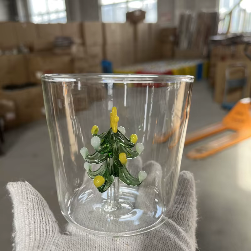 Verre à boire 3D avec figurine d'arbre Noël à l'intérieur
