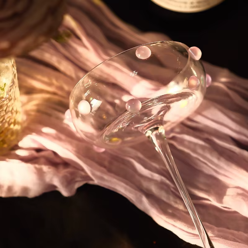 Verre à Champagne orné de perles fait à la main