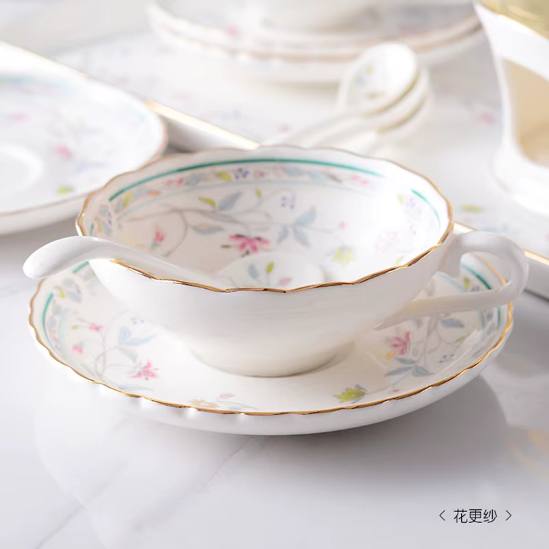 Service à café et thé de style européen avec motif floral
