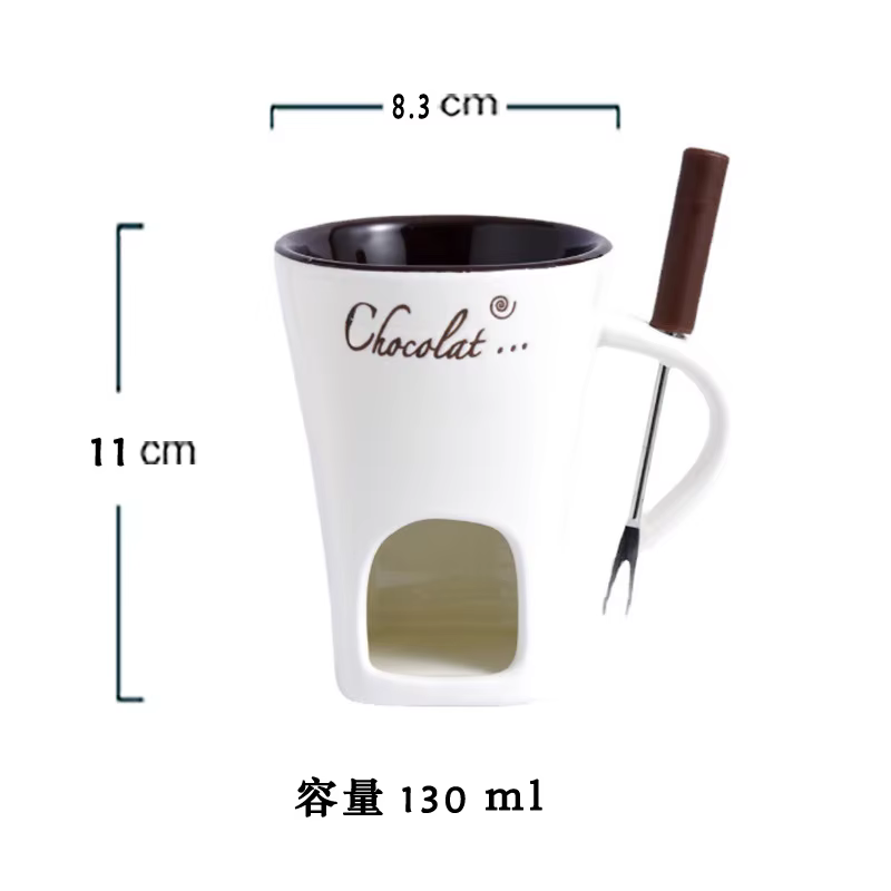 Tasse à café en céramique avec fourchette