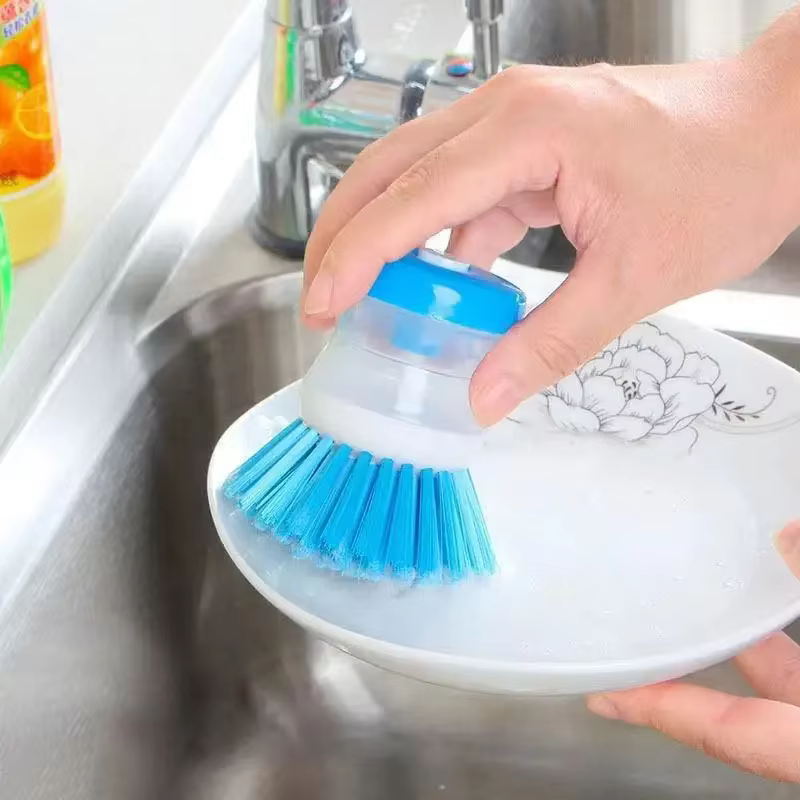 Brosse à vaisselle de cuisine avec distributeur Regina
