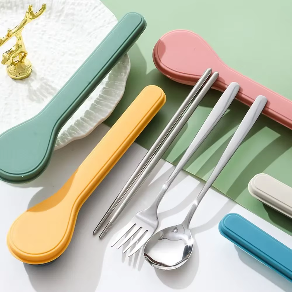 Couverts avec mallette de rangement