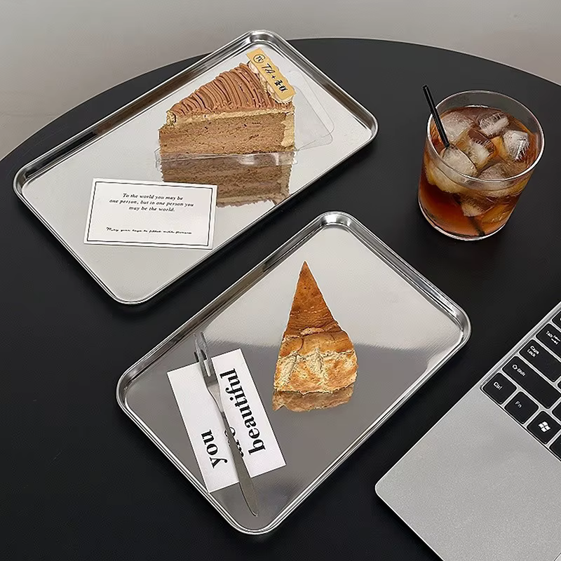 Plateau de service rectangulaire moderne en acier inoxydable – Idéal pour gâteaux et collations – Sublime le design de votre table à manger pour la maison ou le café
