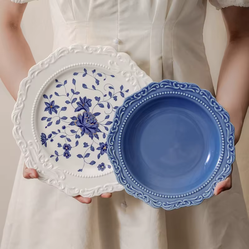 Assiette à manger occidentale en céramique, décoration de maison en Relief haut de gamme française, couleur sous glaçure