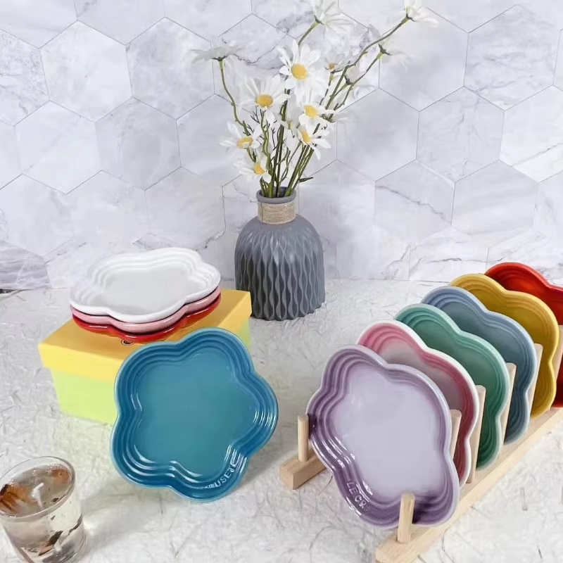 Petite assiette en fleur de prunier de 14cm