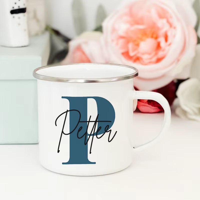 Tasse personnalisée initiale avec nom