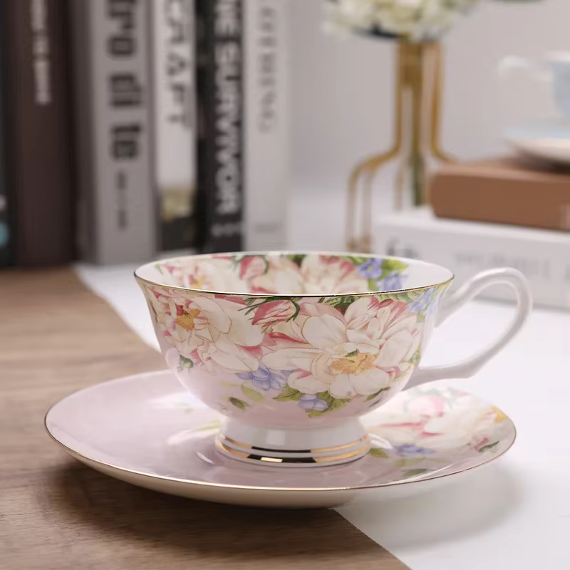 Tasse à thé britannique anglaise de l'après-midi