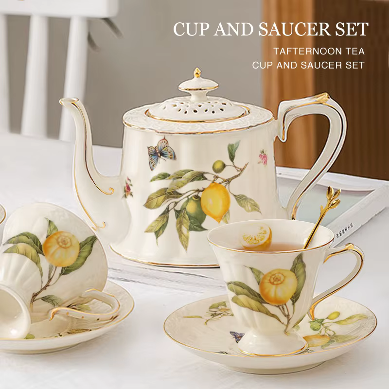 Ensemble de tasses à café et soucoupes au citron européen