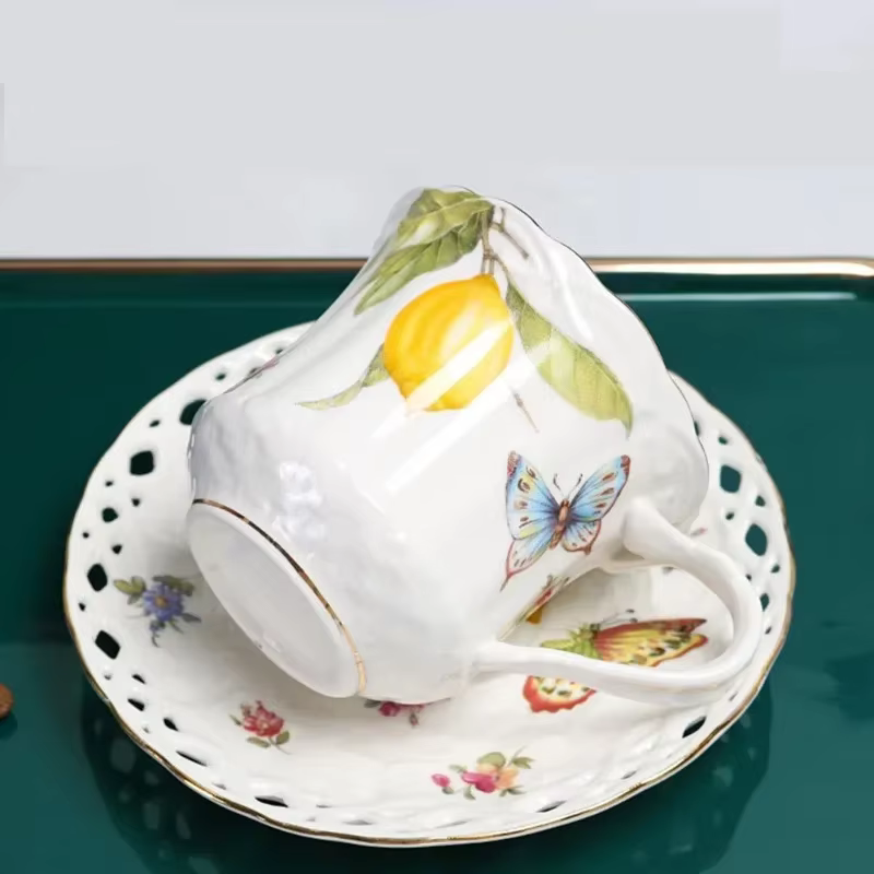 Ensemble tasse et soucoupe à café en céramique européenne avec motif papillon citron et cuillères