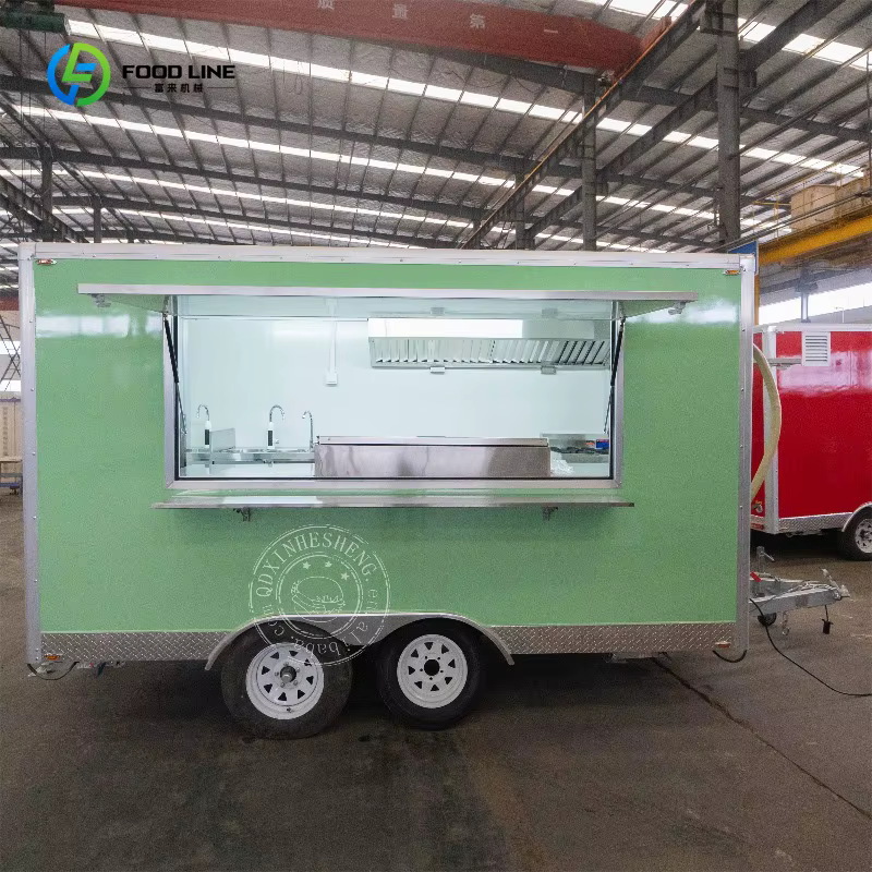 Camion de nourriture mobile Fast Food équipé d'un réfrigérateur et de friteuse