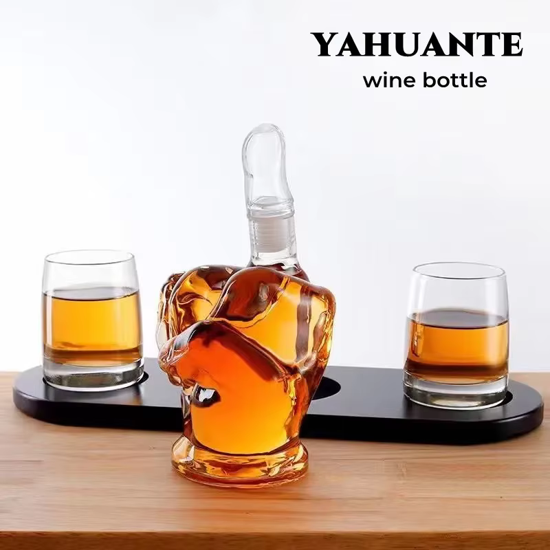 Bouteille de vin en verre à doigt créative