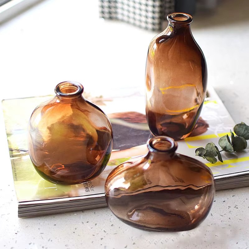 Vase en verre rétro marron